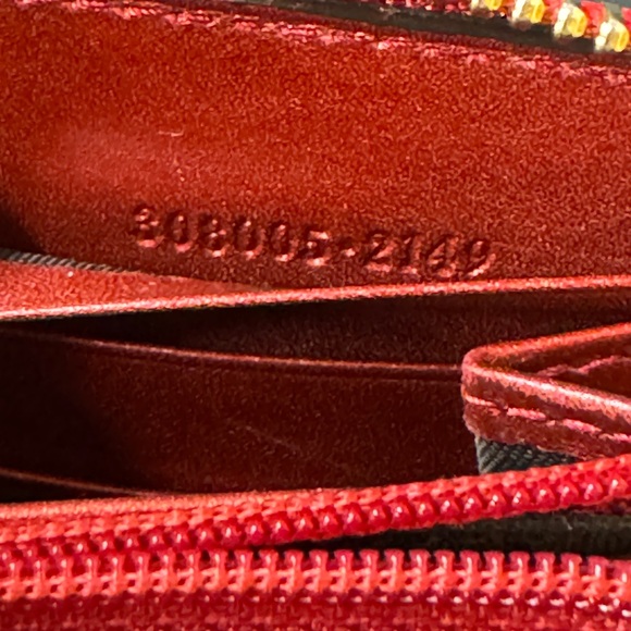 Gucci Red Leather Zippy with Gold Heart Charm Wallet - Picture 13 of 14